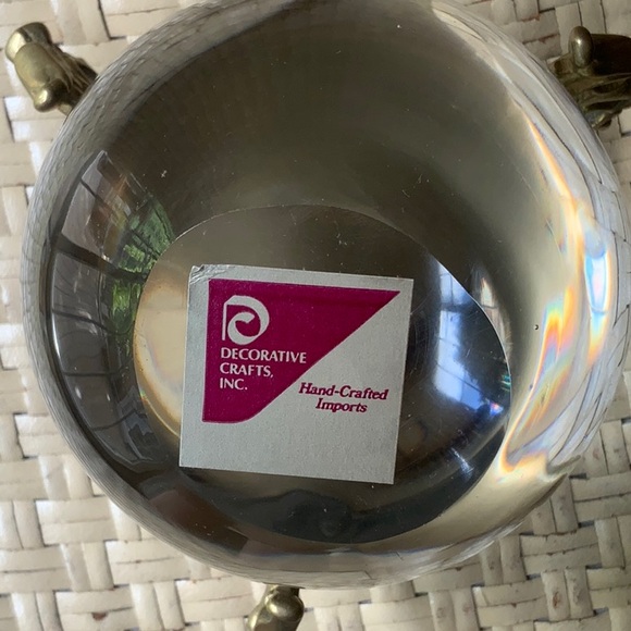 VINTAGE LARGE GLASS BALL ON GOLD STAND DECORATIVE PIECE - Picture 4 of 6